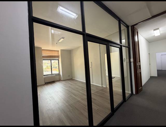 66M² BUILDING TO LET IN GARDENS
